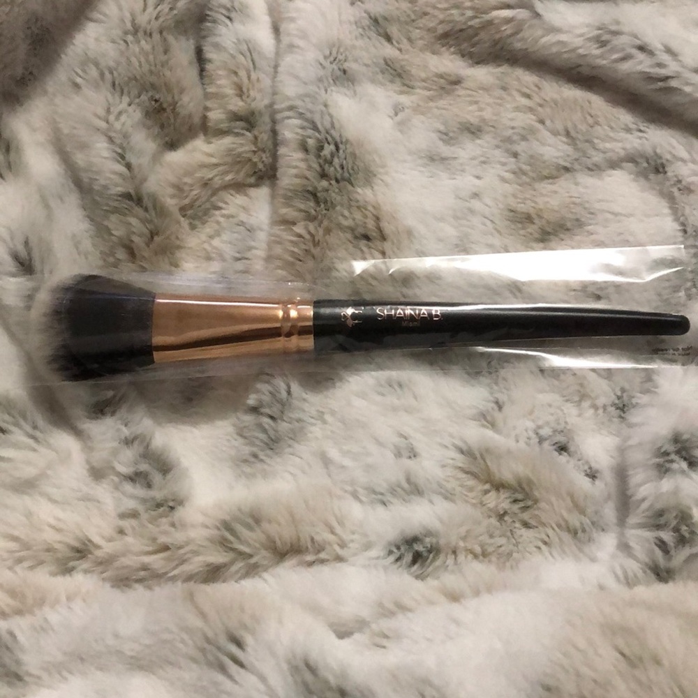 Shaina B brush